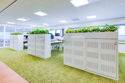 Schuifdeurkast met plantenbak