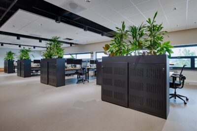 Schuifdeurkast met plantenbak