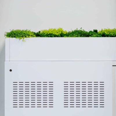 Schuifdeurkast met plantenbak