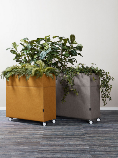 Plantenbak op wielen gestoffeerd